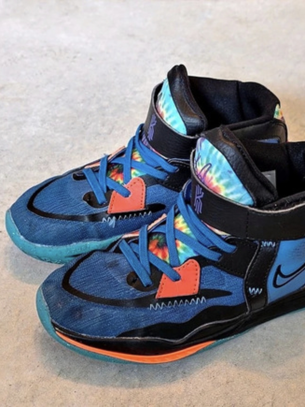 Nike LeBron Witness 4 Boys US 2.5 Blue & Black Sneakers
